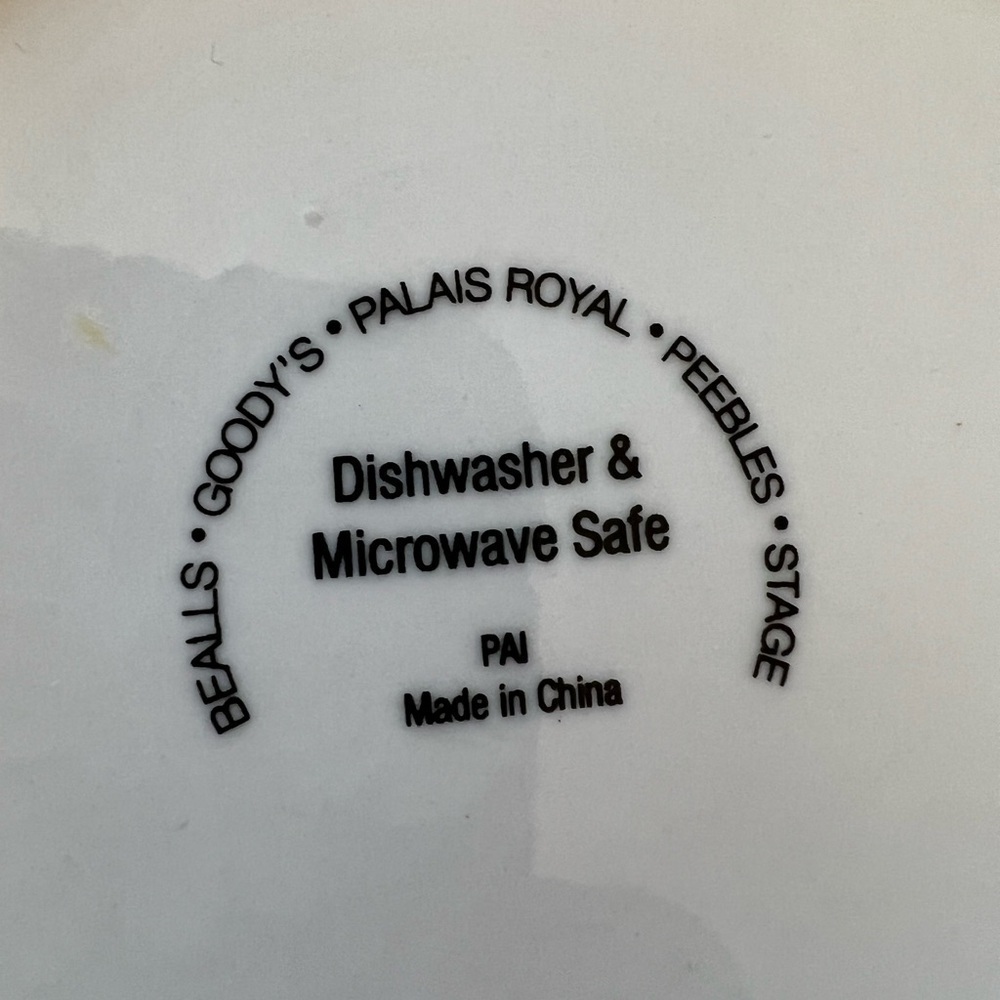 Bealls Reindeer Plates - Set of 4-Dishwasher/ Microwave Safe-Peebles-Goody's - Picture 7 of 7